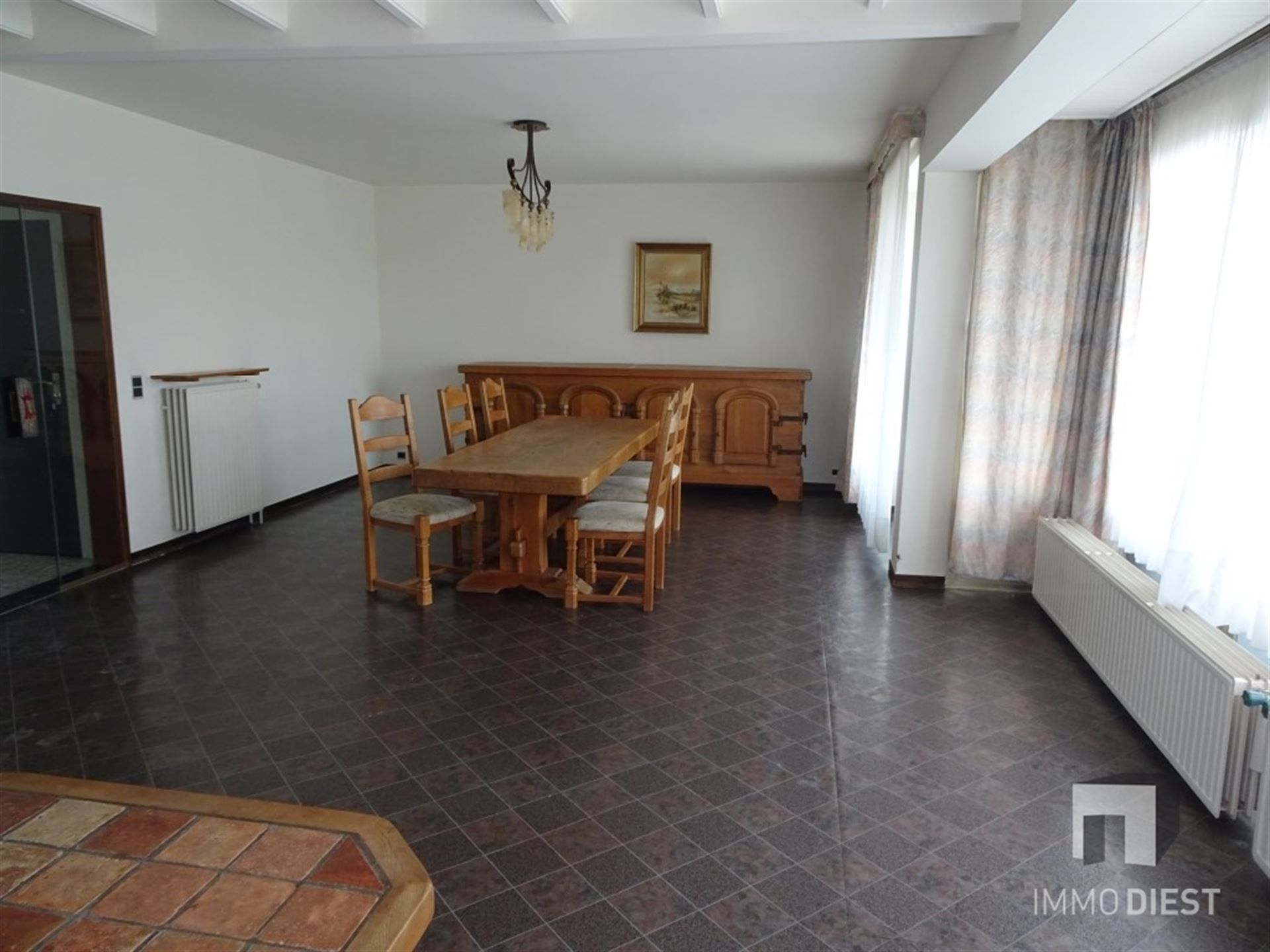 Zeer ruim appartement met 2 slaapkamers foto 3