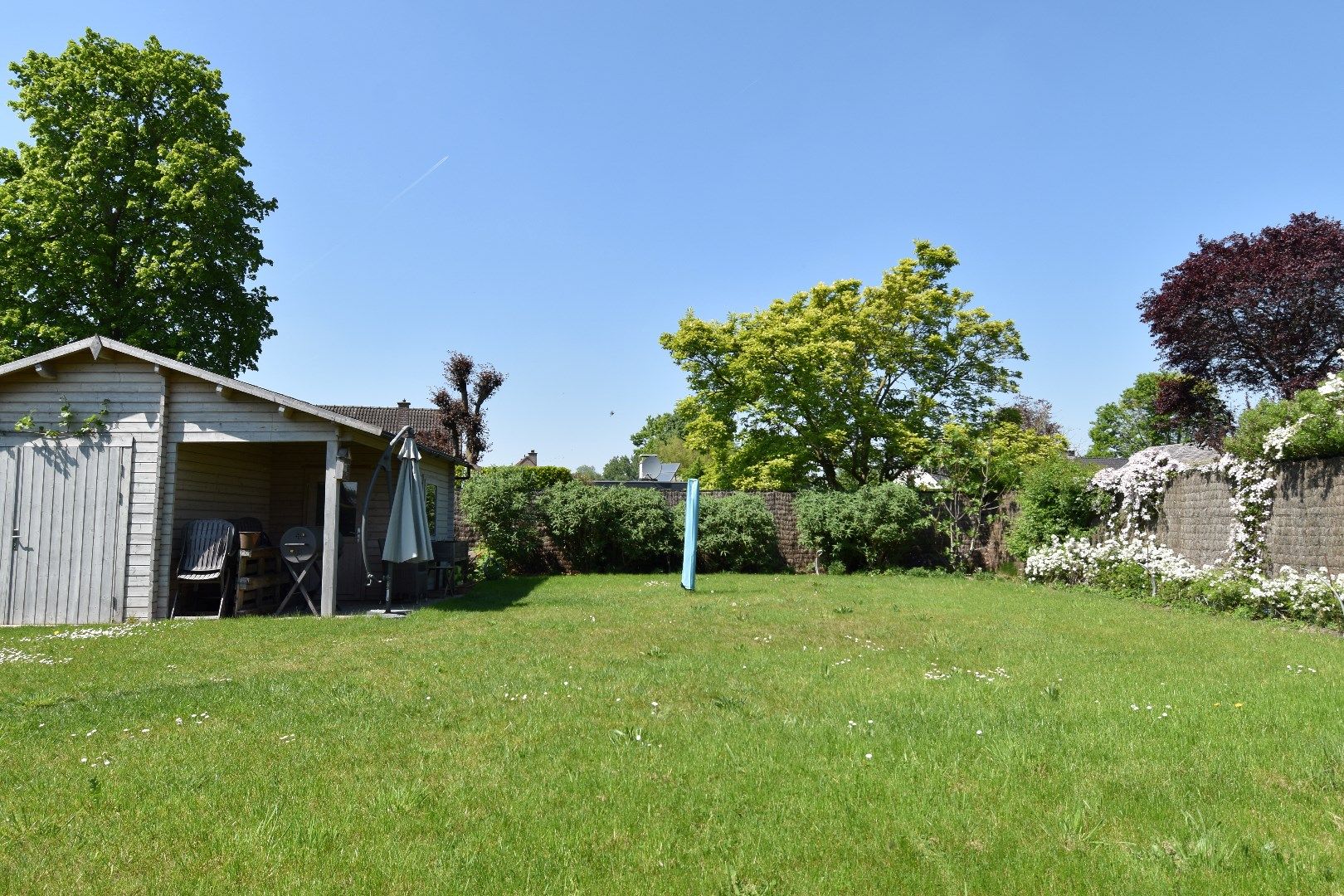 Ruime villa met 6 slaapkamers, mooi stukje tuin én residentiële ligging te Bavikhove foto 17