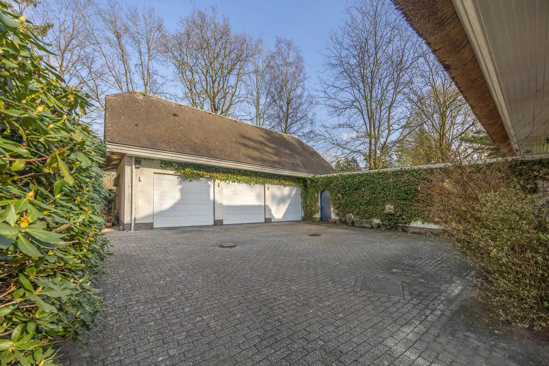 Unieke villa met 4 slpks, 3 bdks, riante garage & guesthouse foto 21