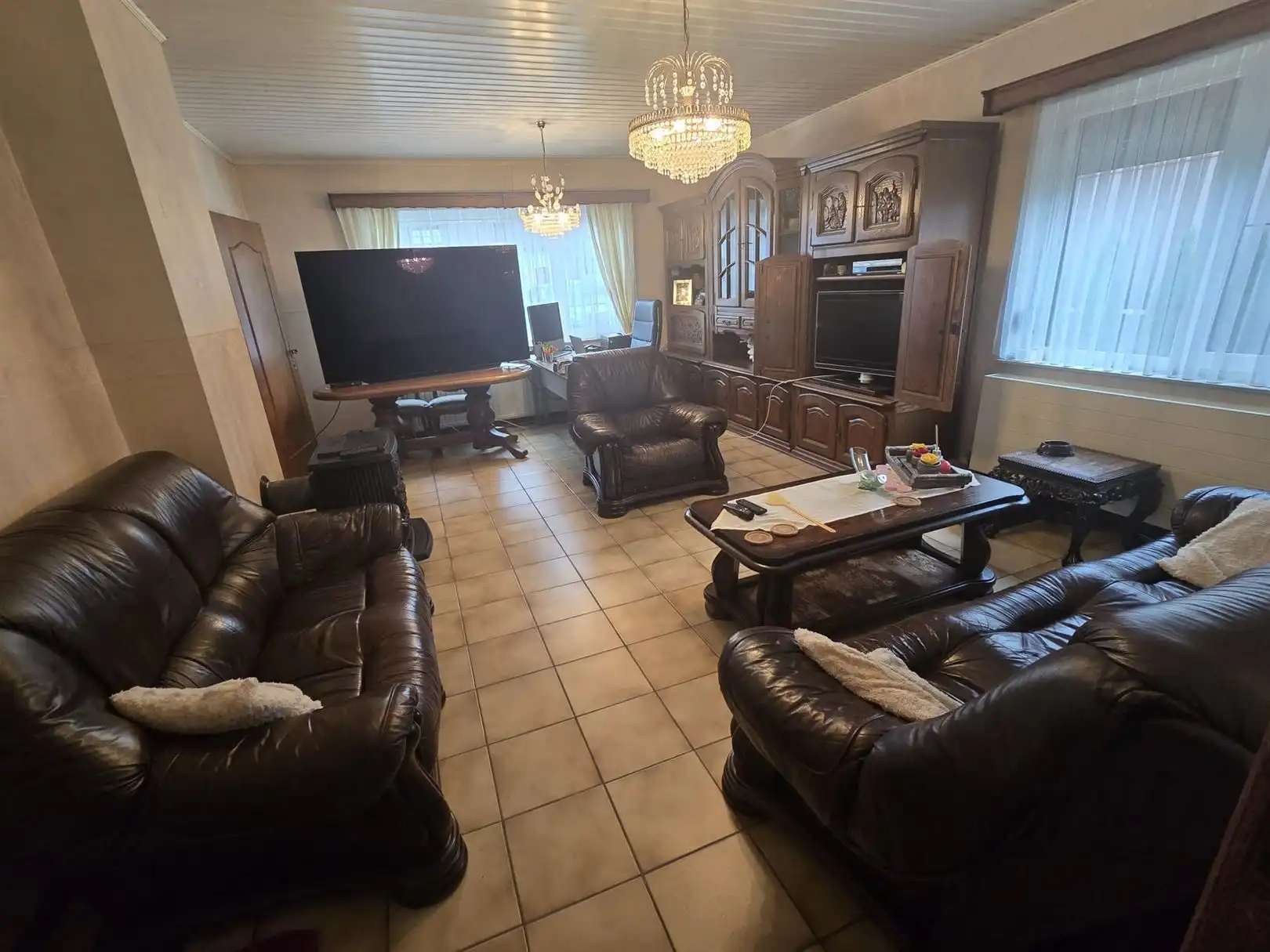 Ruime woning met 5 slaapkamers gelegen aan de E313 foto 4