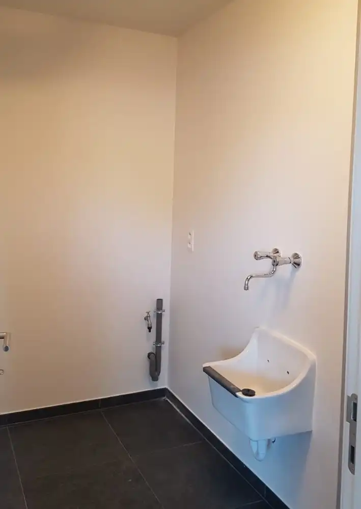 APPARTEMENT MET TWEE SLAAPKAMERS, TERRAS EN PARKEERPLAATS. foto 7