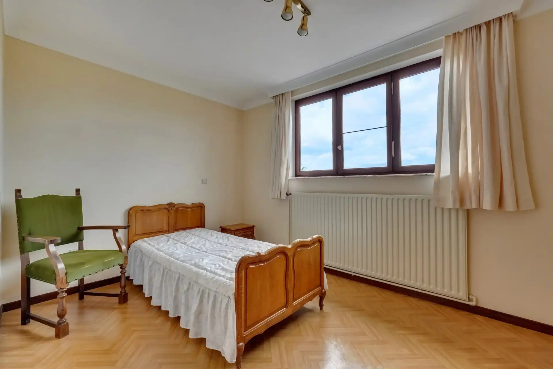 Vrijstaande woning met 4 slaapkamers en magazijn foto 15