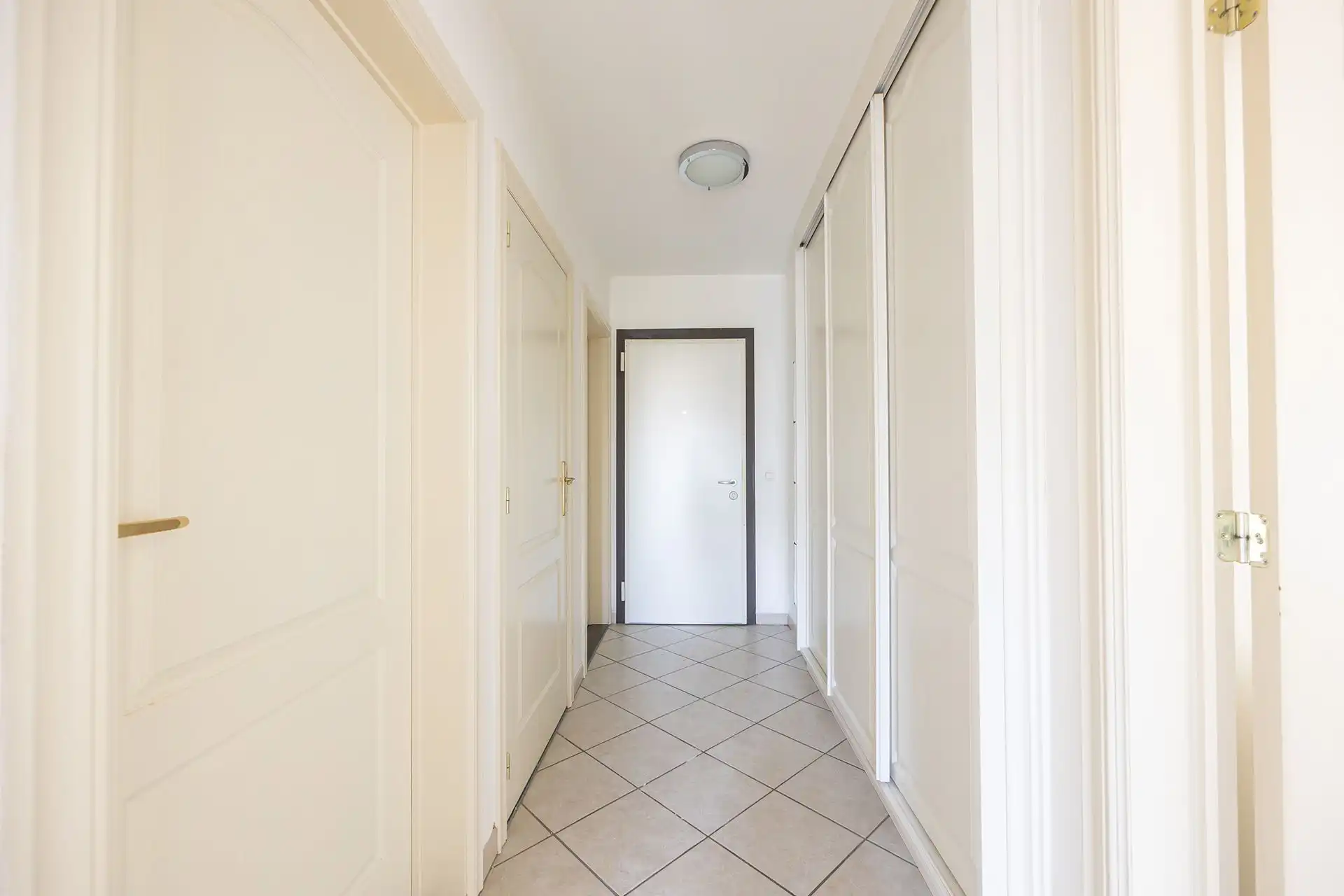 Lichtovergoten appartement met 2 terrassen en garagebox! foto 10