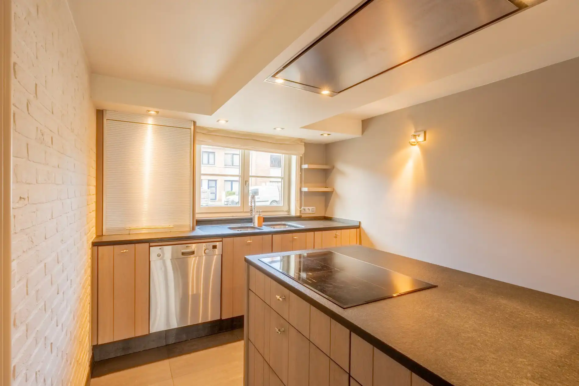 Moderne stadswoning met parking & tuin te Heist foto 11