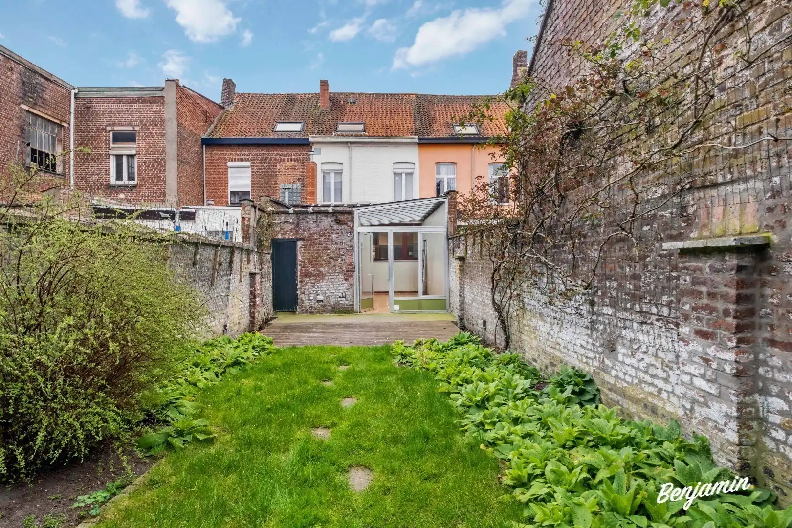 Ruime, verzorgde rijwoning met 4 slaapkamers, tuin en garage op centrale ligging te Menen foto 4