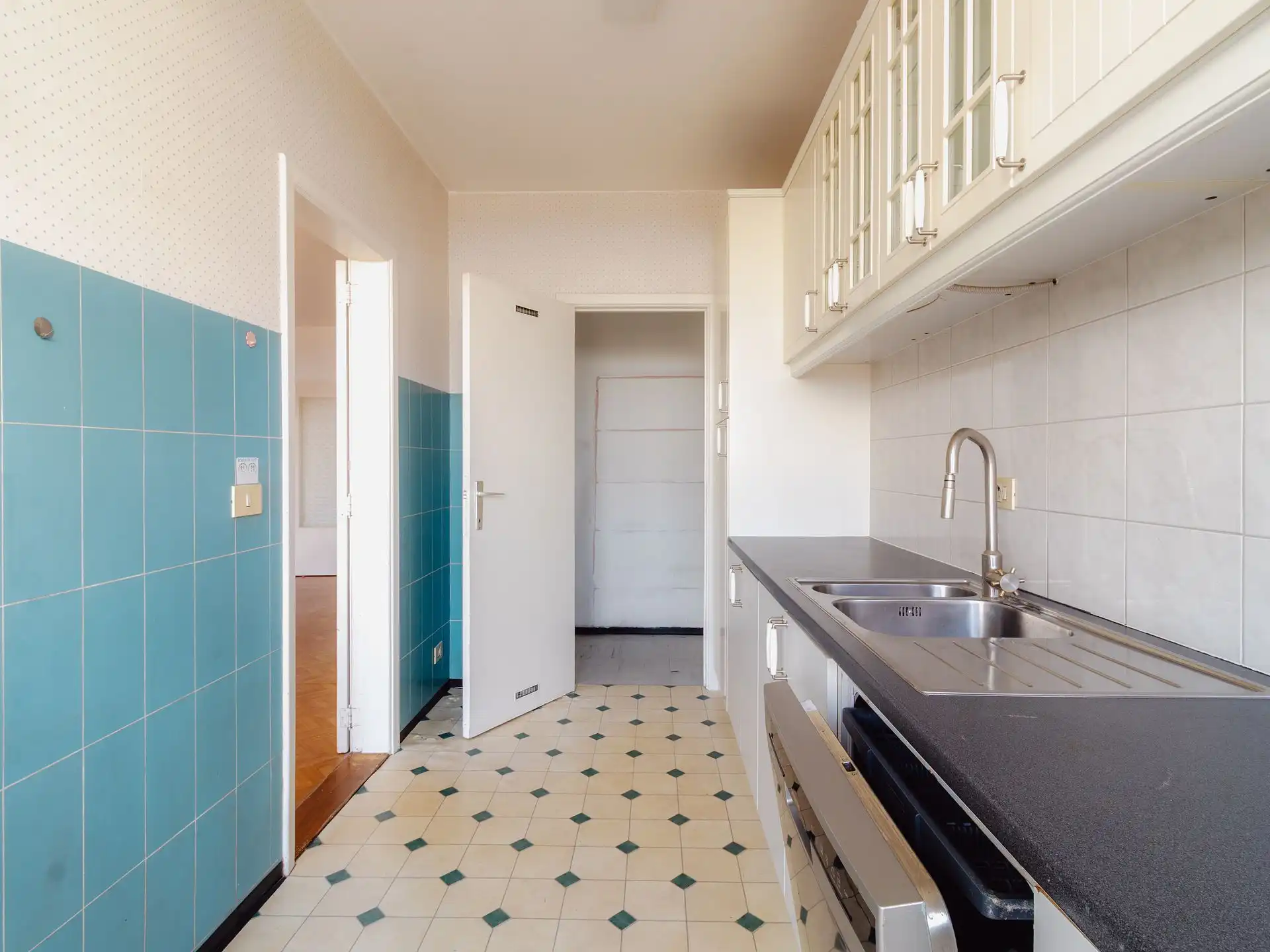 Licht appartement met panoramisch uitzicht in Wilrijk foto 4