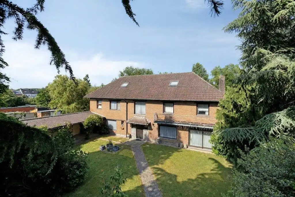 Deels te renoveren villa of tweewoonst in Boom met parktuin foto 2