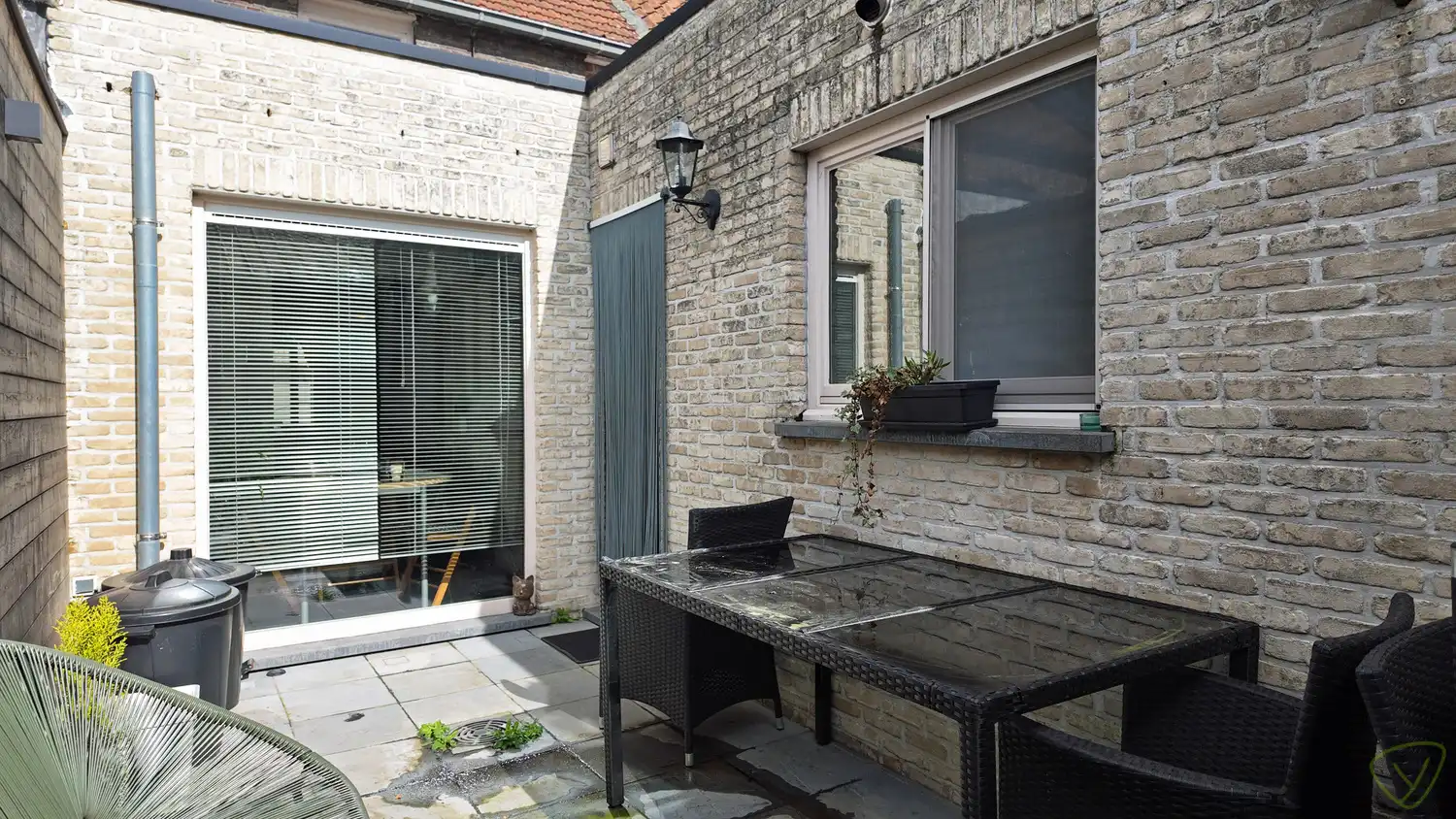 Gezellige instapklare woning met zonnig koertje in Eeklo! foto 14