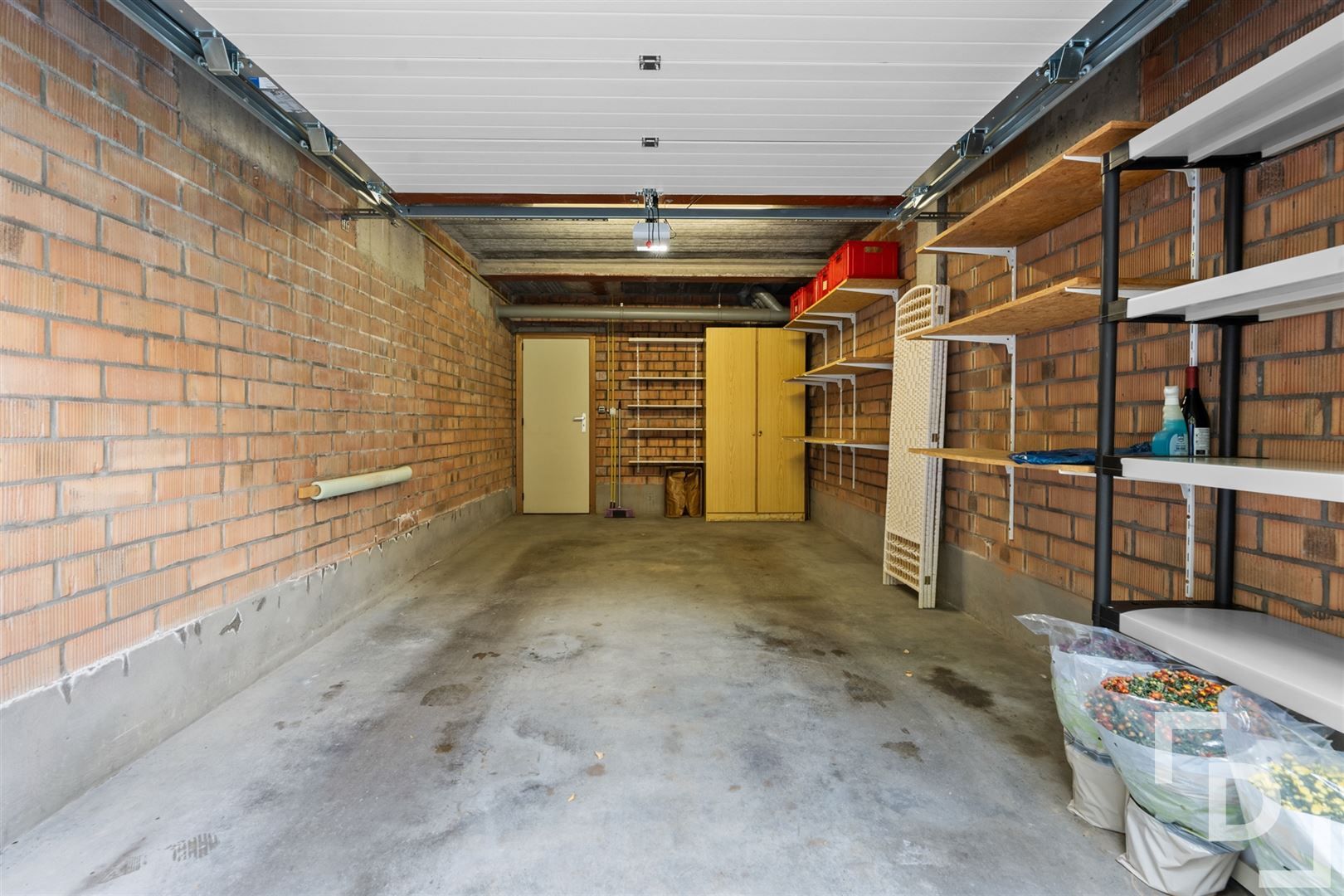 Ruim appartement met 3 slaapkamers en garage te koop in centrum Ieper. foto 16