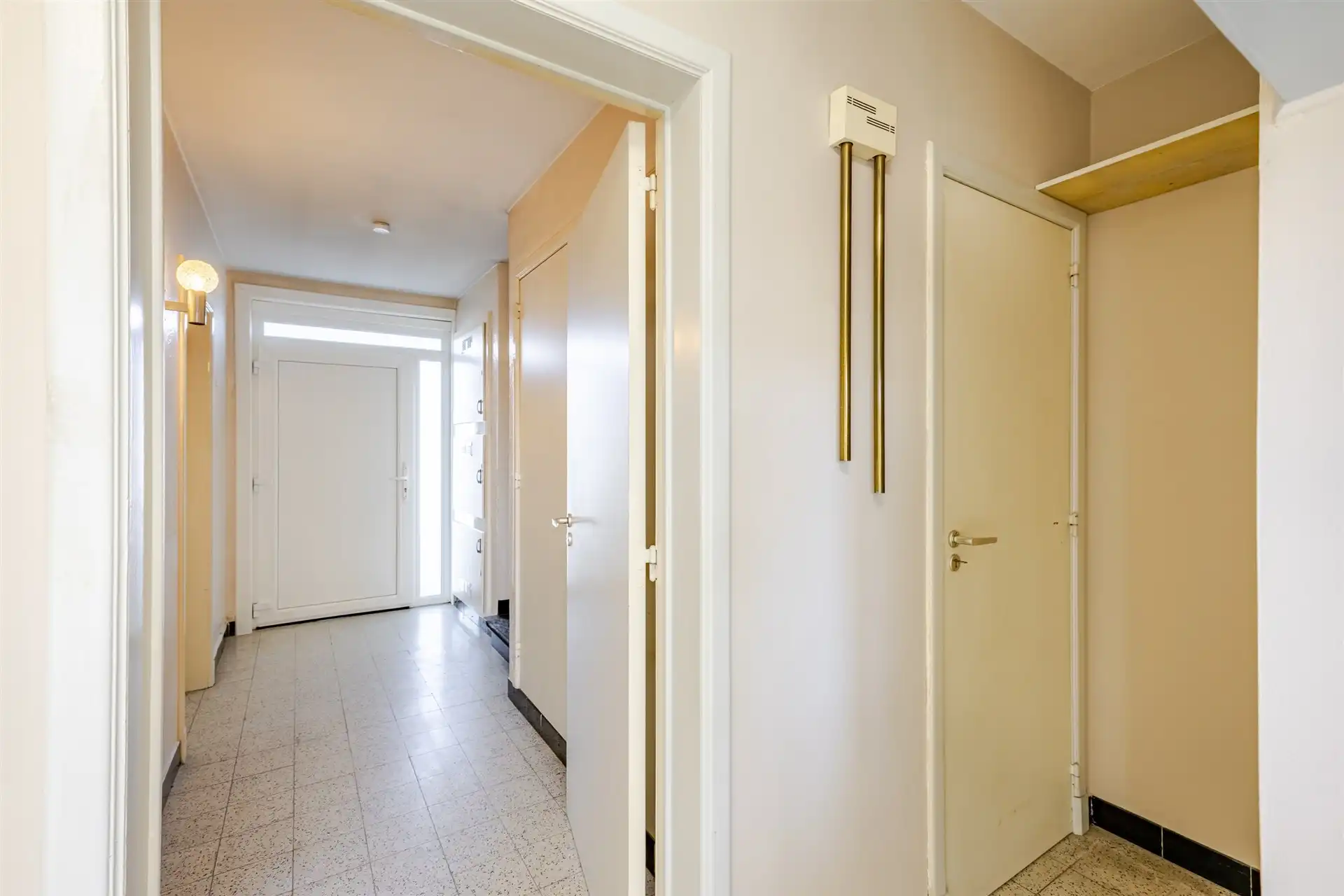 Te renoveren woning met 4 slpk en tuin foto 8