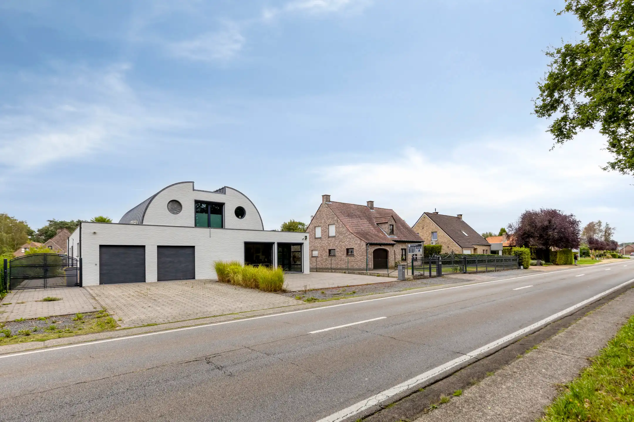 Perfect instapklare woning met aparte handelsruimte foto 2