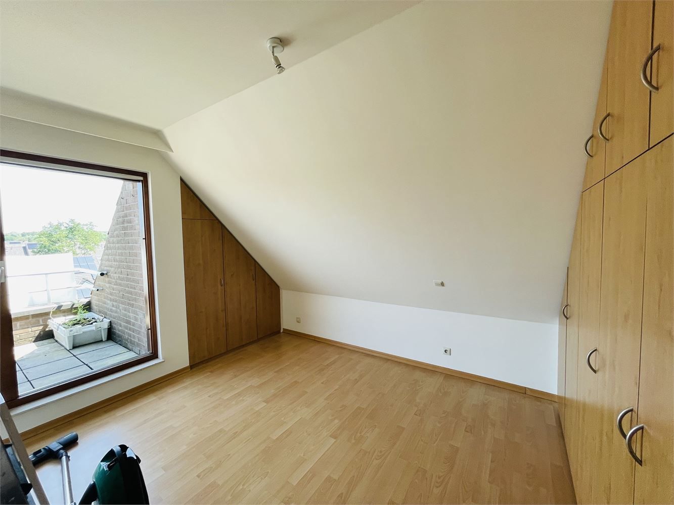Sint-Michiels, rustige ligging Heel mooi ENERGIEZUINIG lichtrijk appartement met 1 slpk, 2 zonneterrassen en mogelijkheid om  garagebox bij te kopen foto 6