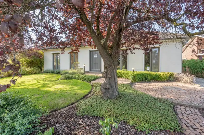 Gelijkvloerse, landelijke woning op 11are foto {{pictureIndex}}