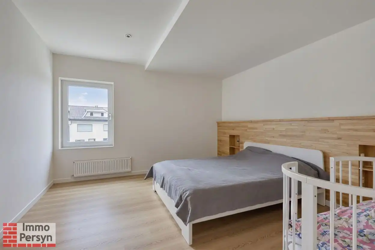 Moderne gezinswoning met 3 slaapkamers en gezellige tuin foto 15