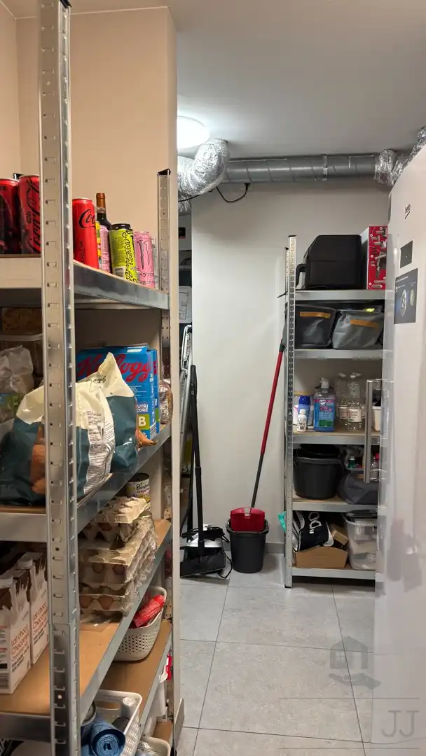 Ruim appartement met terras en garagebox foto 6