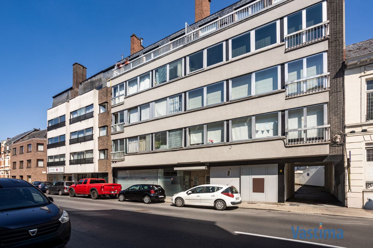 Appartement met 3 slaapkamers en terras in hartje Aalst foto {{pictureIndex}}