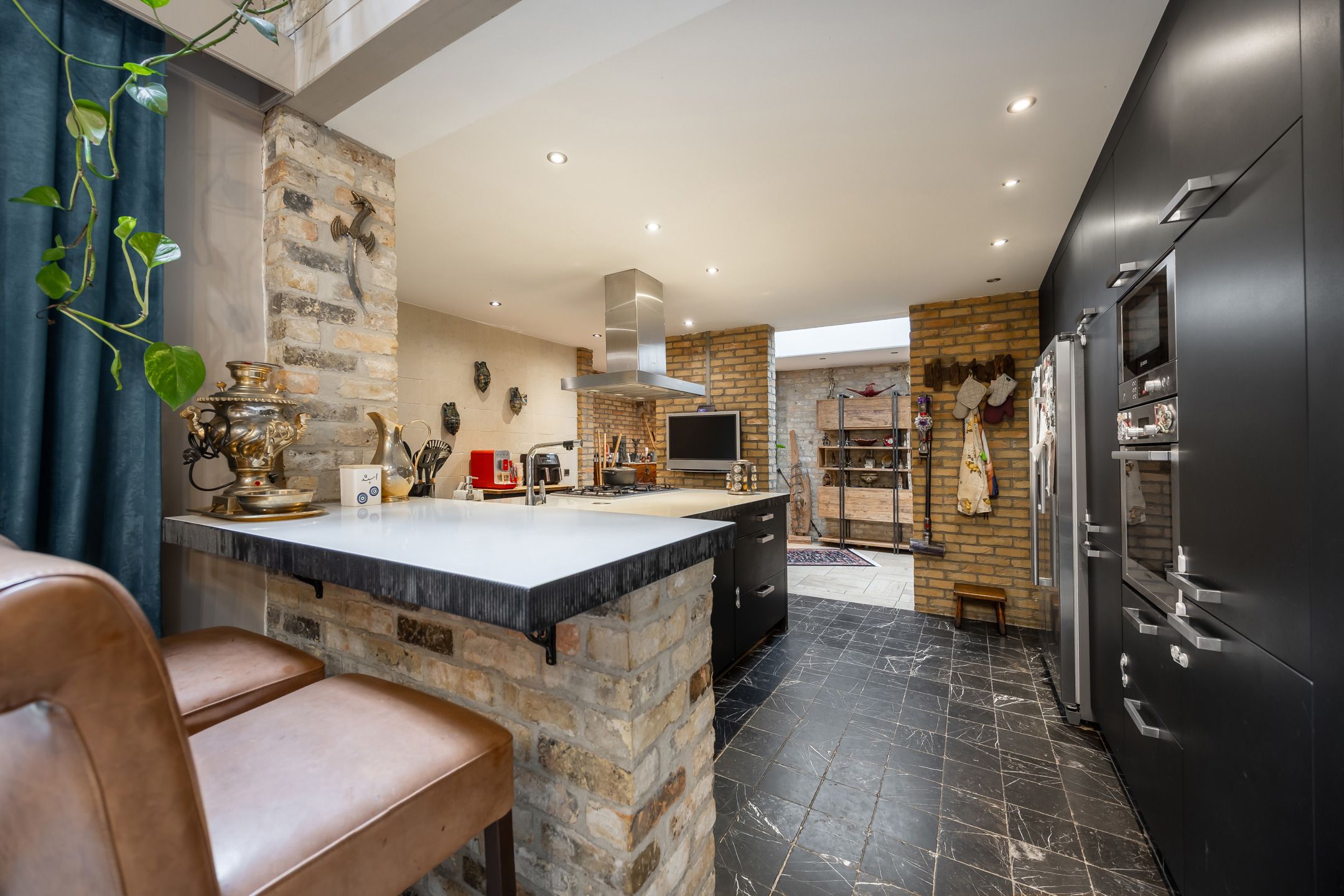 Woning met bijgebouw op groen domein van 3.905 m2 foto 16