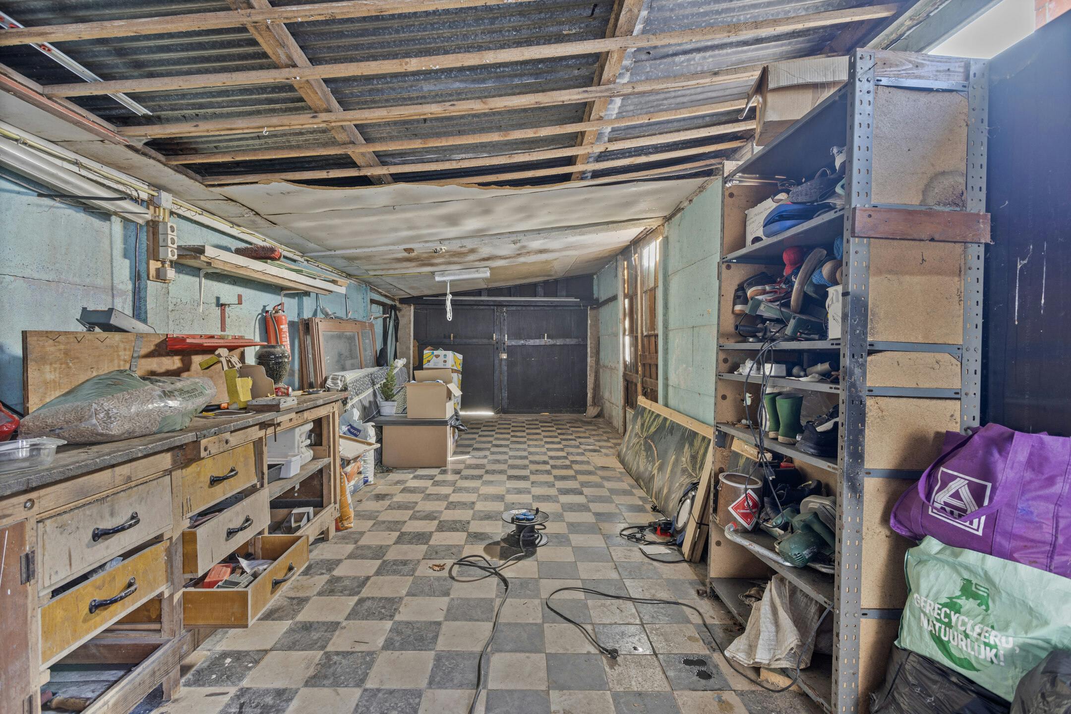 Huis te koop in Ieper met 3 kamers, tuin en garage foto 15