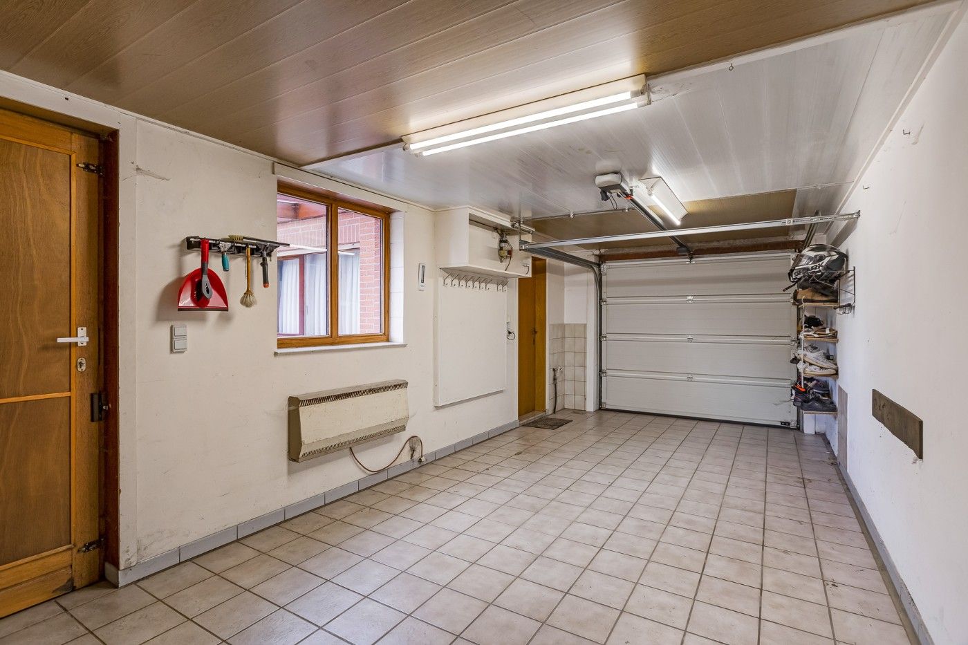 Gigantische, oerdegelijke woning met 4+ slpk., oprit, garage en west-tuin foto 14
