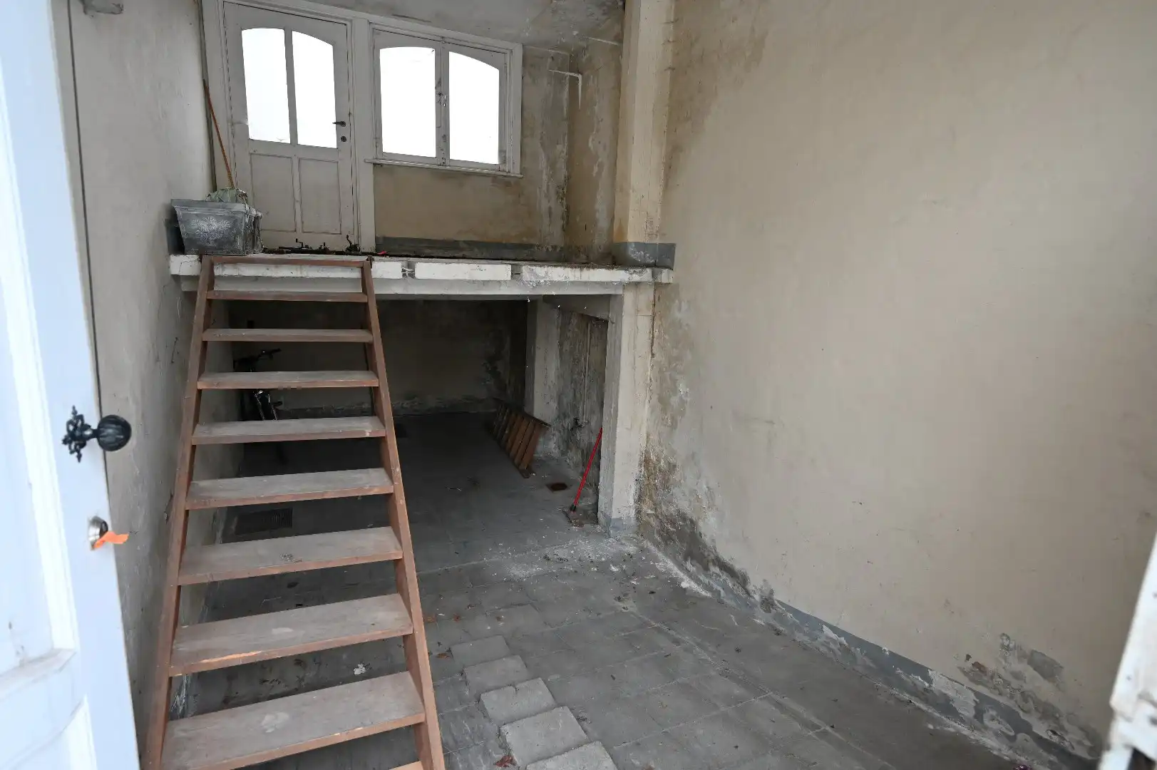 Uniek aanbod: Ruime garage op de hoek van de K. De Stoutelaan en de Filips De Goedelaan uitgevend op 't Stilende. foto 4