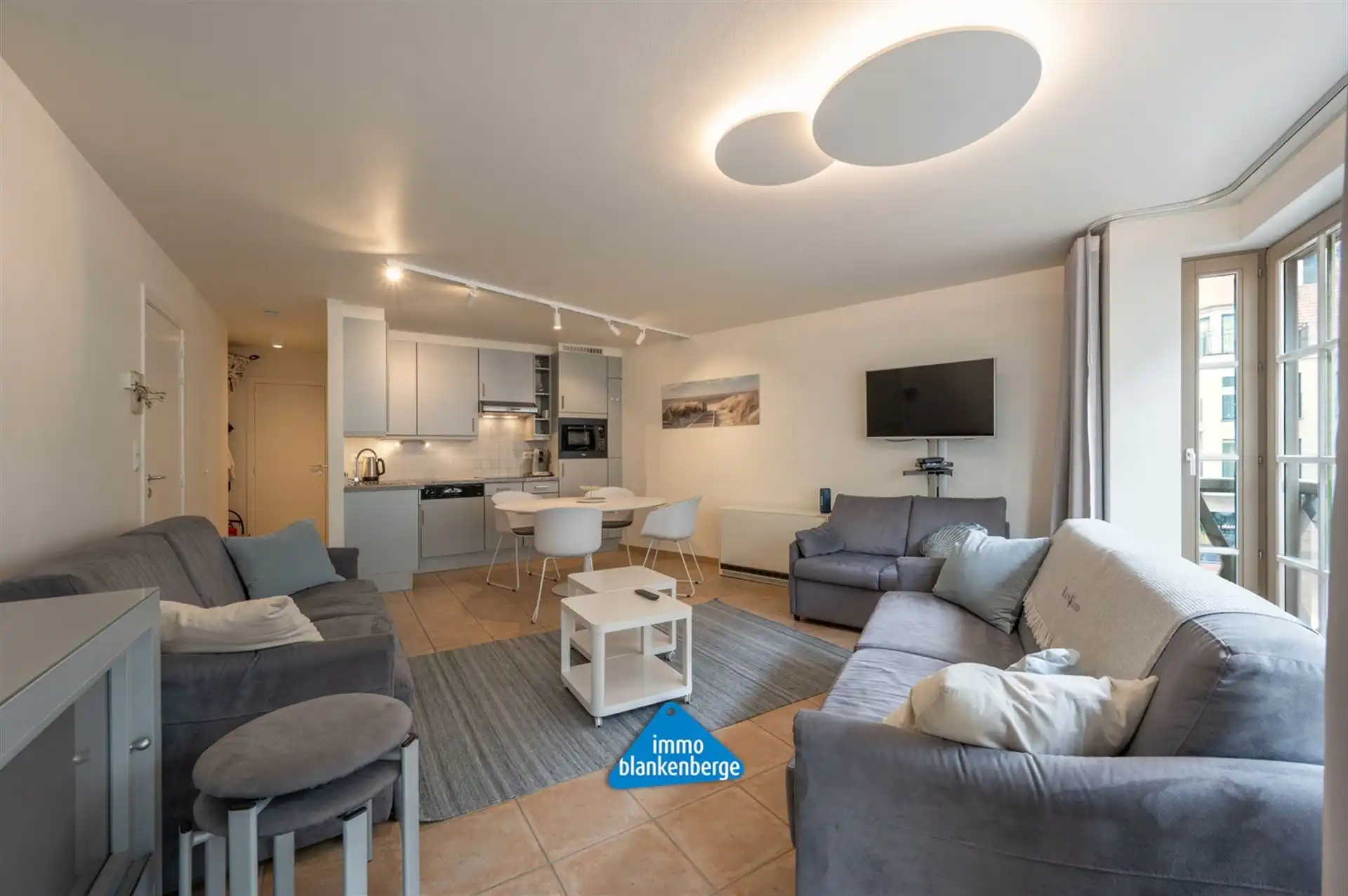 Instapklaar gemeubeld  éénslaapkamerappartement op topligging aan de zee in Blankenberge foto 5