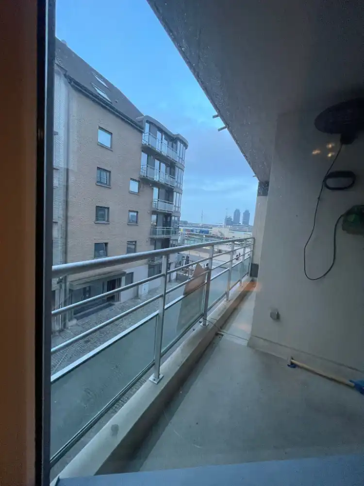 Lichtrijk appartement met zijdelings zicht op de haven in hartje Oostende foto 5