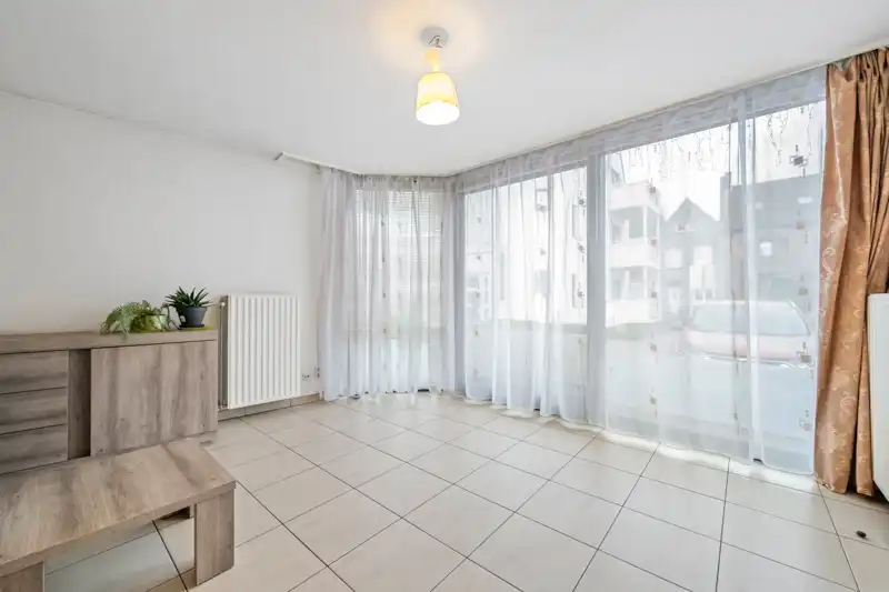 Roeselare : Instapklare hoek duplexappartement met 1 slaapkamer (kan opgesplitst worden )  met ruim terras nabij centrum + zolder foto 4
