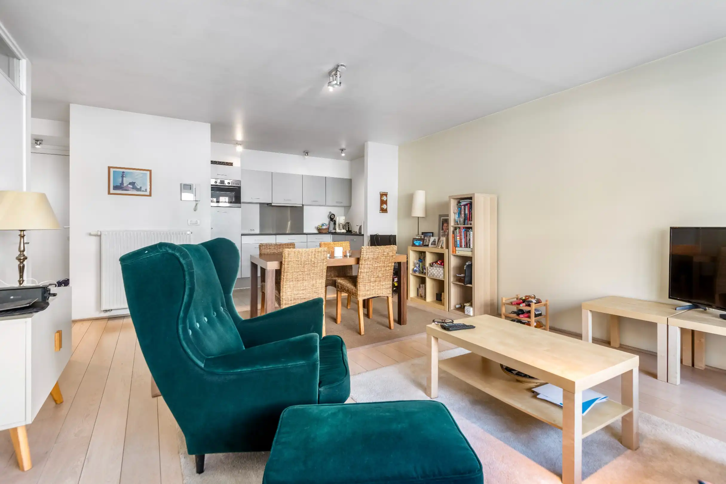 Rustig gelegen appartement tegen de Zoutelaan en vlakbij de winkels van de Lippenslaan.  foto 2