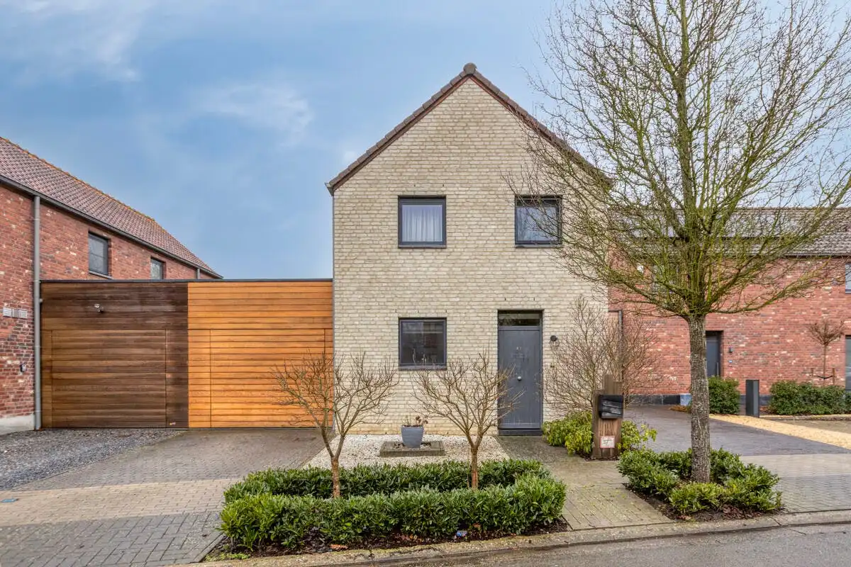 Instapklare woning met garage te koop in Bilzen foto {{pictureIndex}}