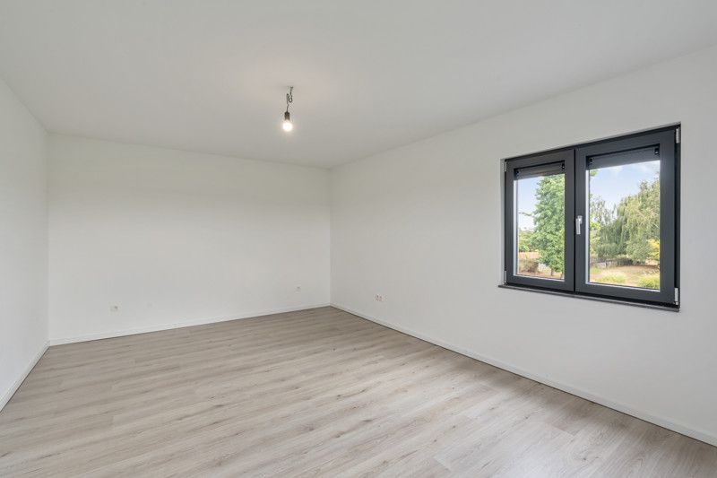 Totaal gerenoveerde woning, gelegen op 7are in een zeer rustige straat foto 14