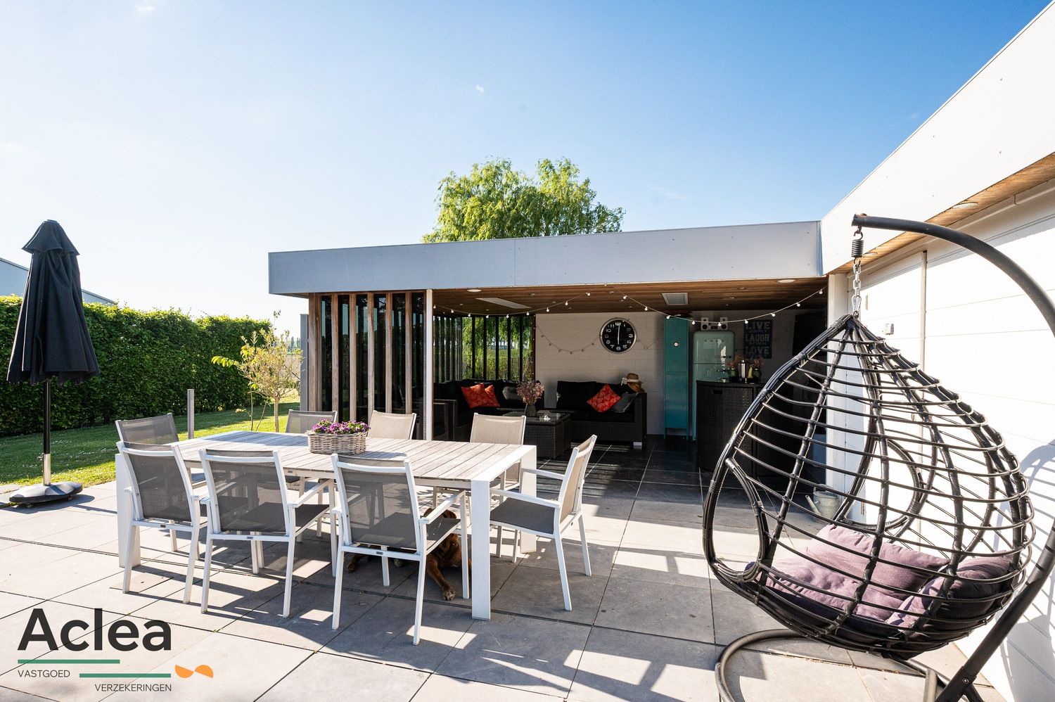 Moderne instapklare villa met zwembad en poolhouse foto 32