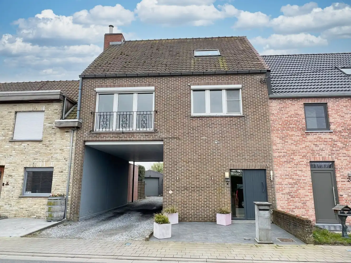 Instapklare woning met grote garage +polyvalente ruimte foto {{pictureIndex}}