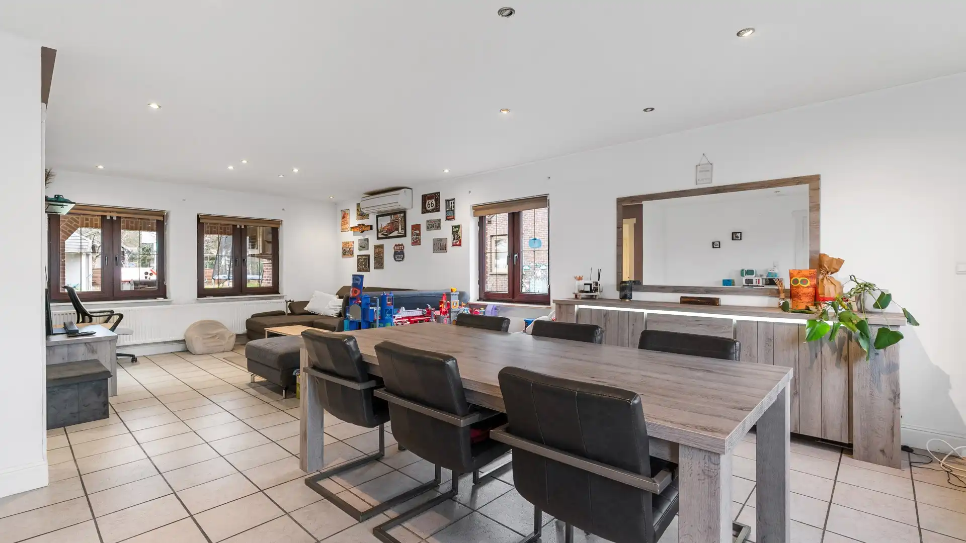 Vrijstaande woning met tuin en inpandige garage foto 9