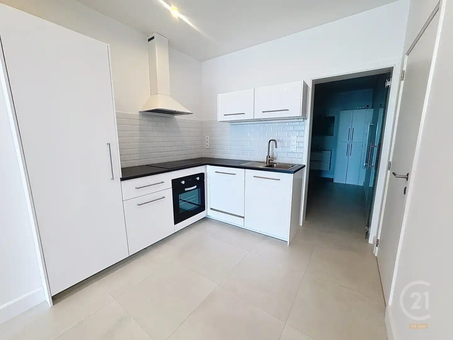 Volledig gerenoveerd gelijkvloers appartement aan de Zeedijk van Westende foto 6