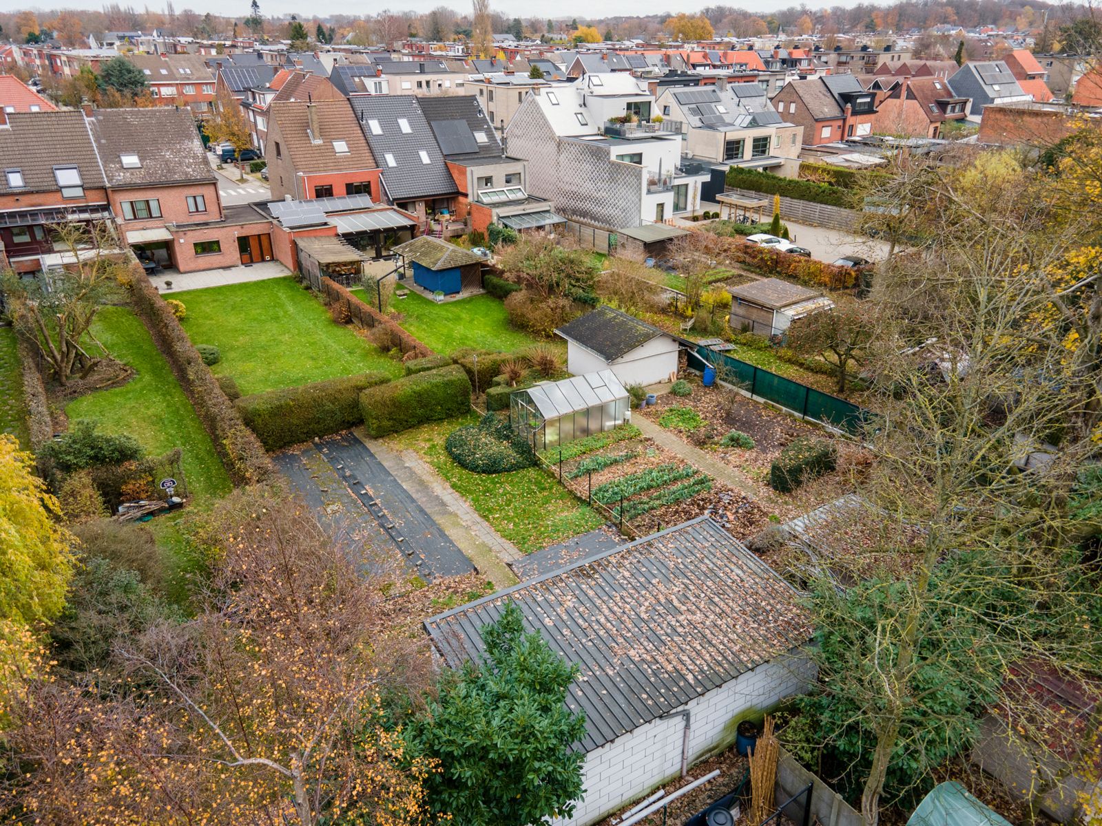 Kom de ruimte ontdekken in en achter deze halfopen bebouwing foto 34