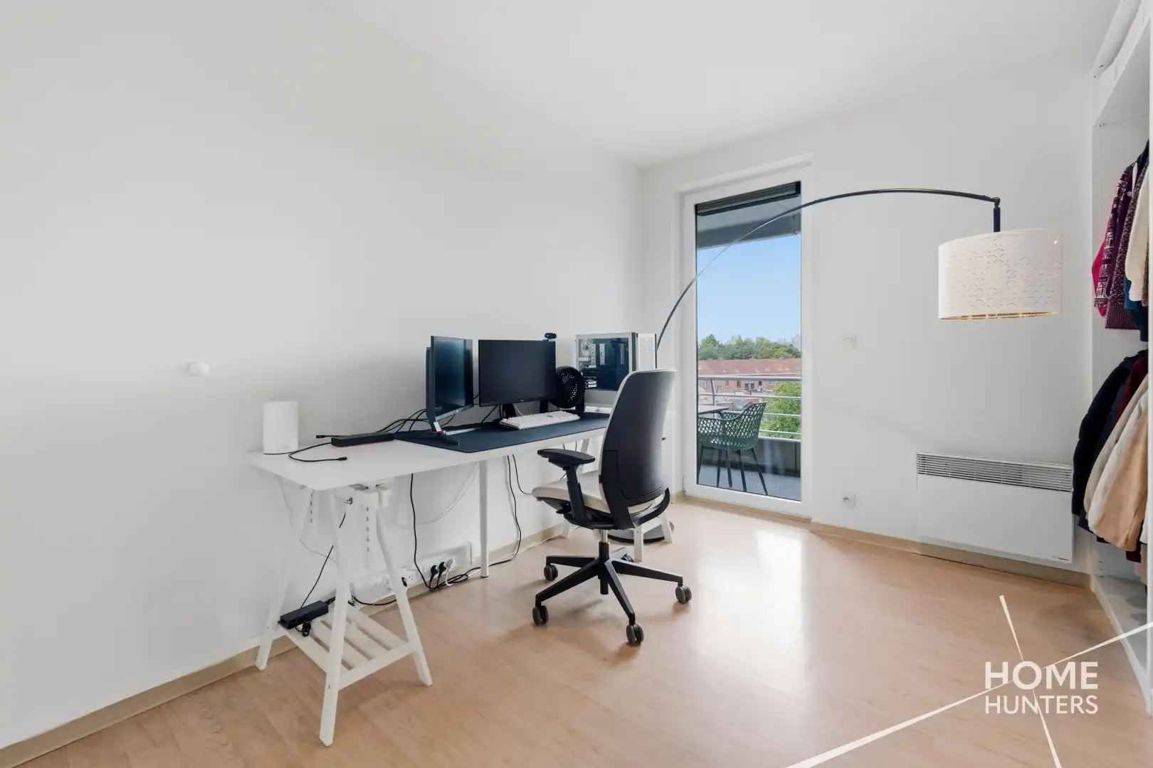 Ruim appartement met twee slaapkamers, een vernieuwde badkamer en 2 unieke terrassen.  foto 21