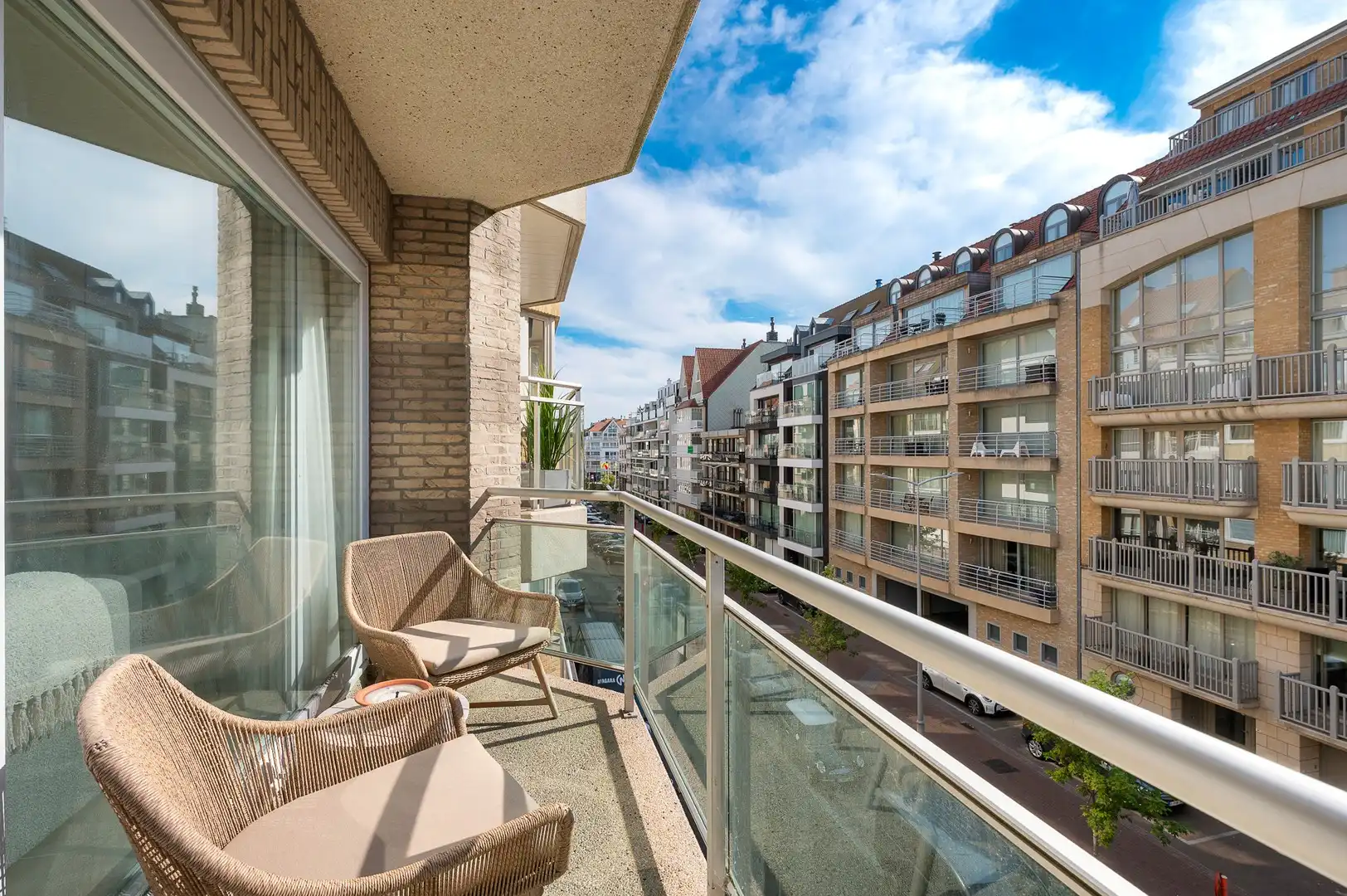 Ruim 2-slaapkamerappartement met twee terrassen nabij de zee. foto 7