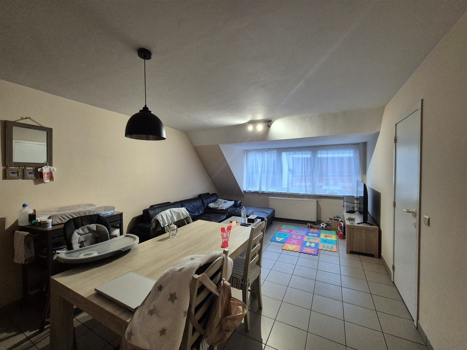 Zeer centraal gelegen appartement met terras. foto 3