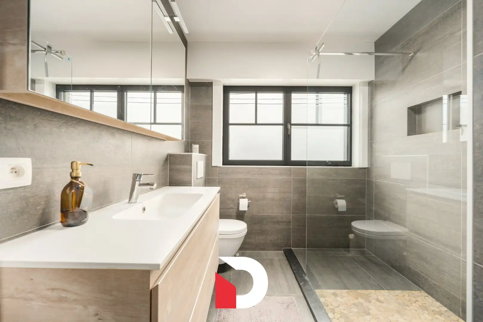 Ruime en volledig instapklare halfopen woning met praktijk op 960 m² grond foto 20