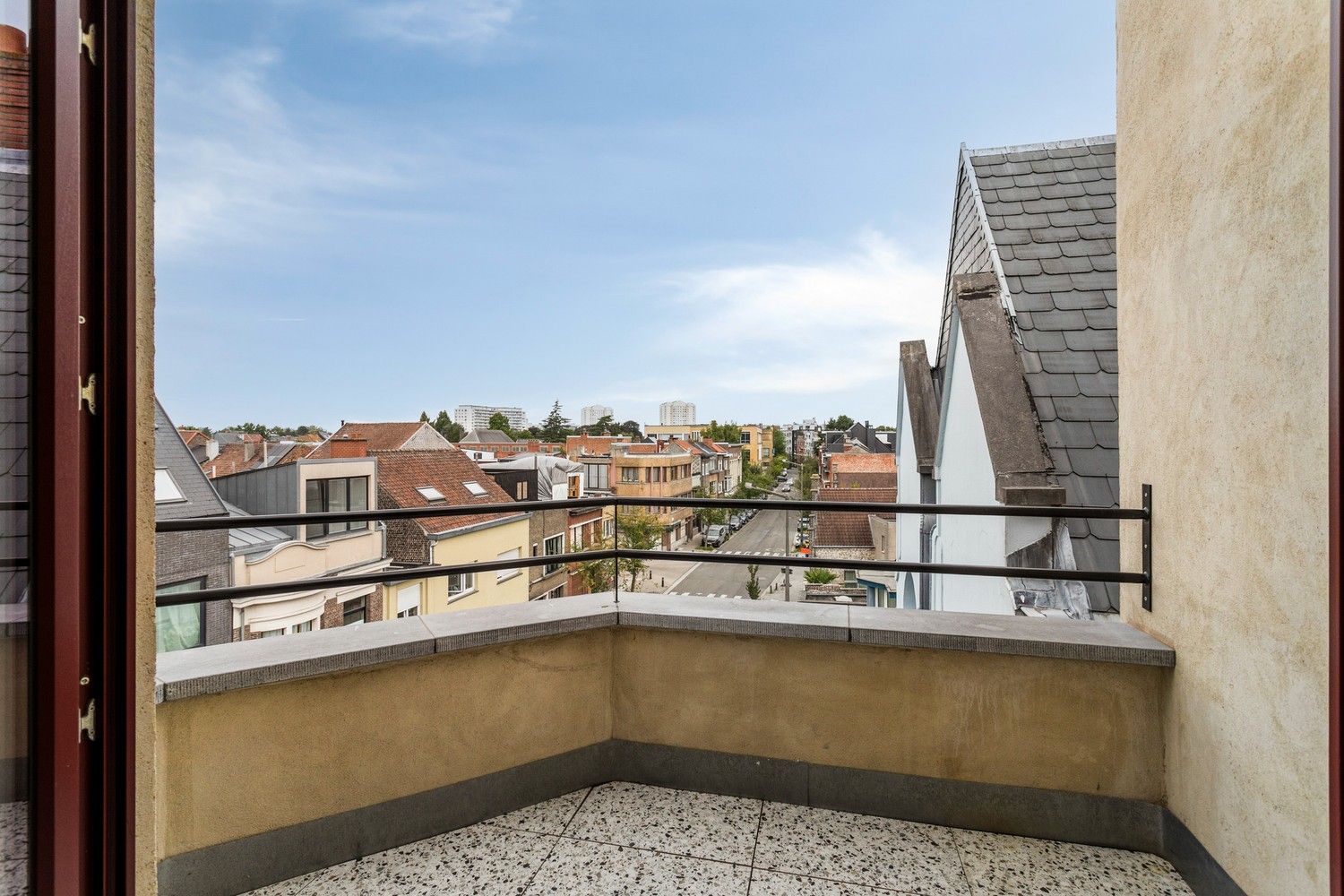 Recent gerenoveerd zonnig twee slaapkamer dakappartement foto 6