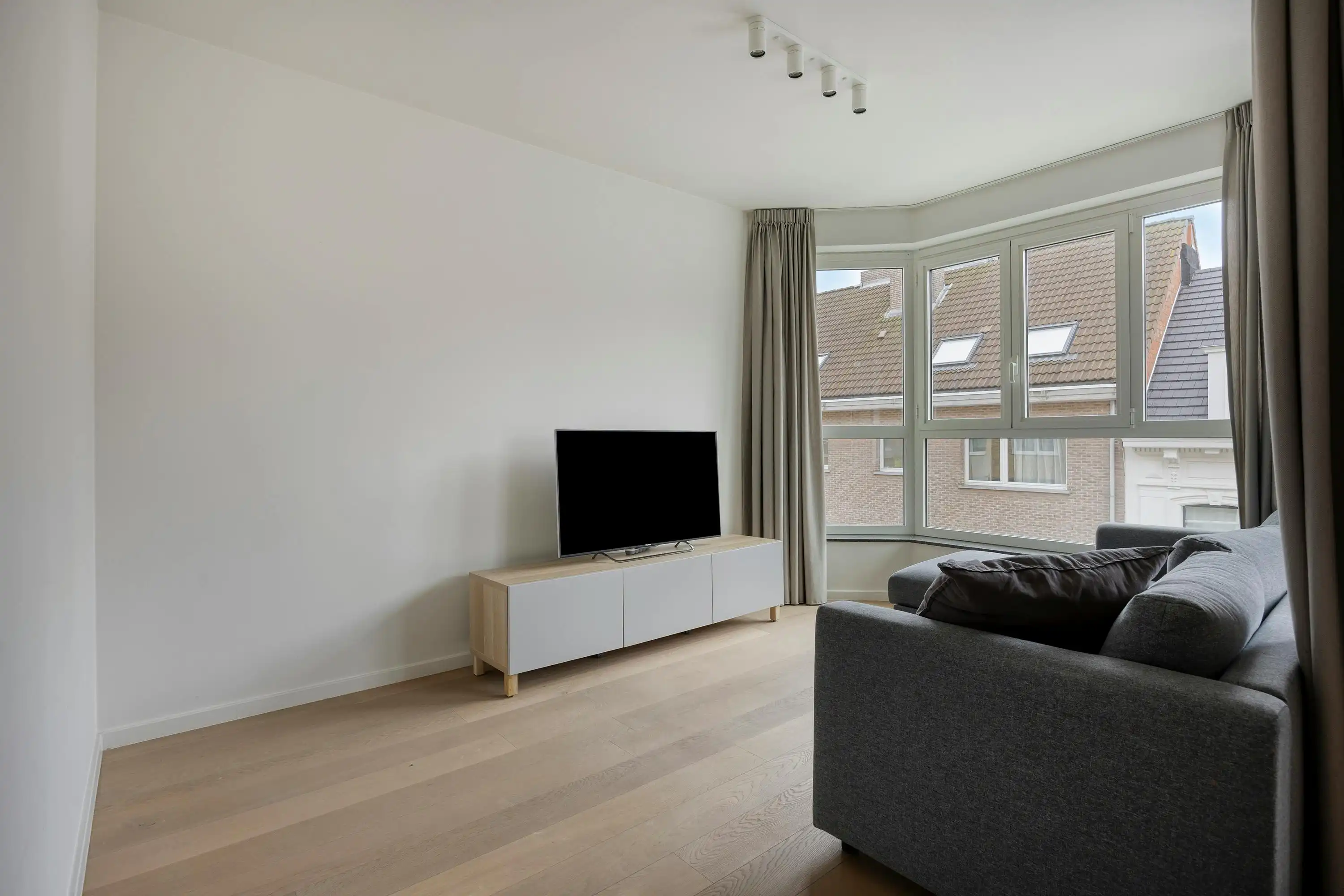 Recent appartement met twee slaapkamers en terras te koop in Berchem foto 2