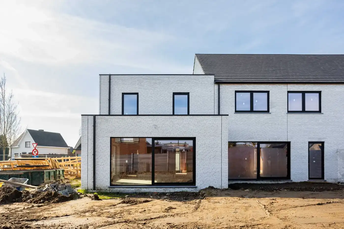 Nieuwbouwwoning in centrum Deerlijk foto {{pictureIndex}}