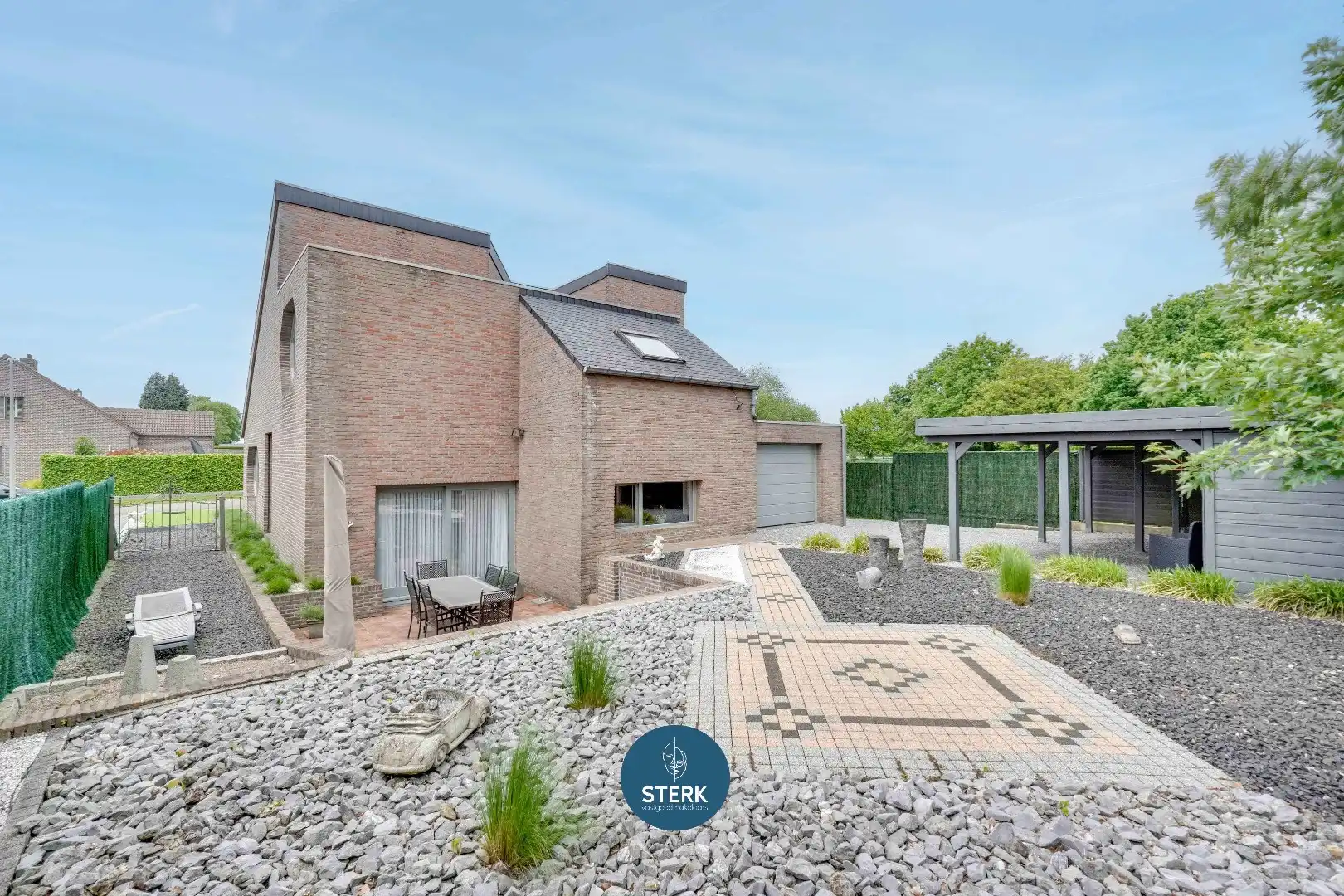 GEZINSWONING MET EEN BEWOONBARE OPP. VAN 311 M² TE VELDWEZELT-LANAKEN !  foto 3