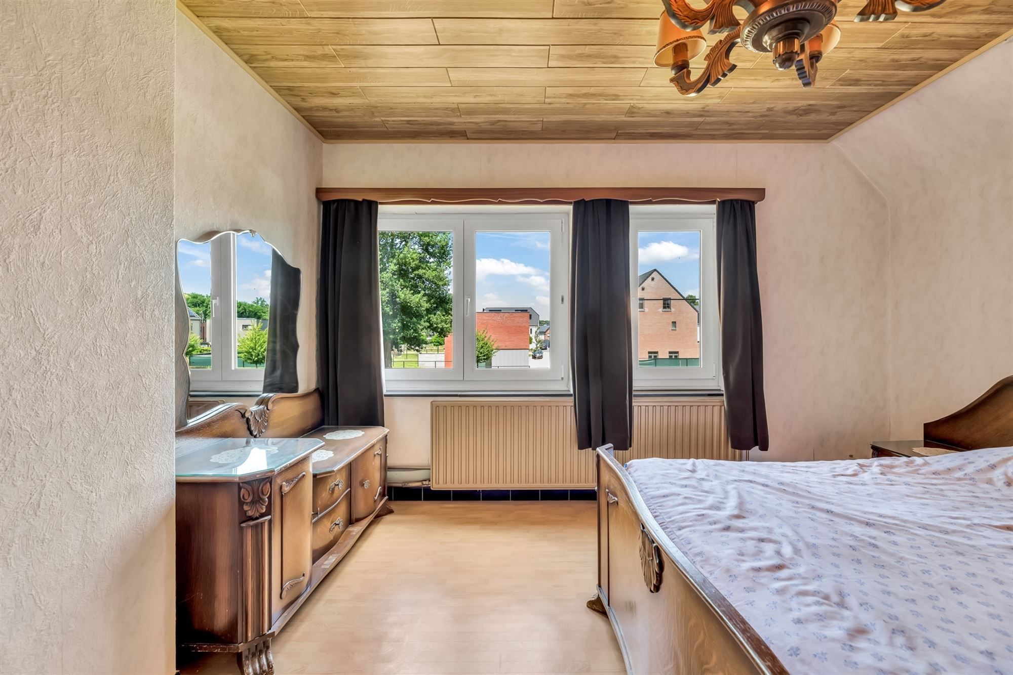OP TE FRISSEN MAAR ZEER GOED ONDERHOUDEN WONING OP EEN RUIM PERCEEL NABIJ CENTRUM OOSTHAM foto 16