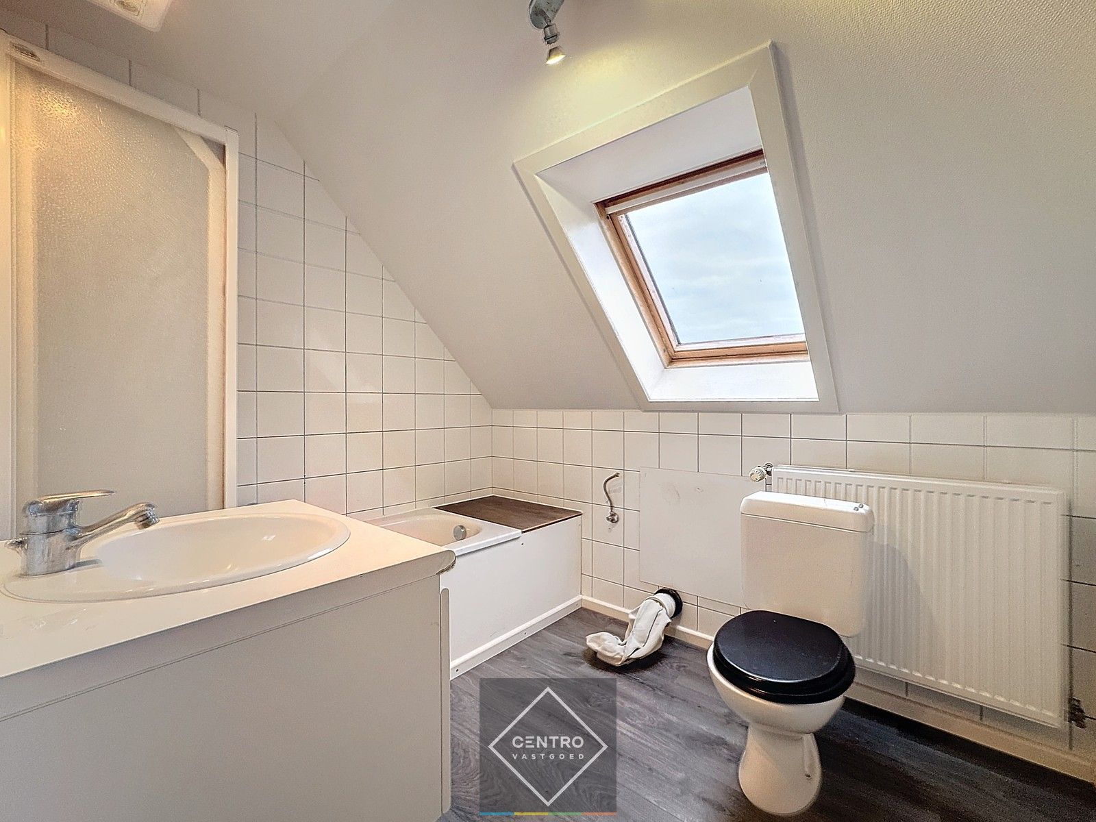 Instapklare HORECA-ZAAK met APPARTEMENT (3 slpks) te huur in Oudenburg. Op hoekligging! foto 12