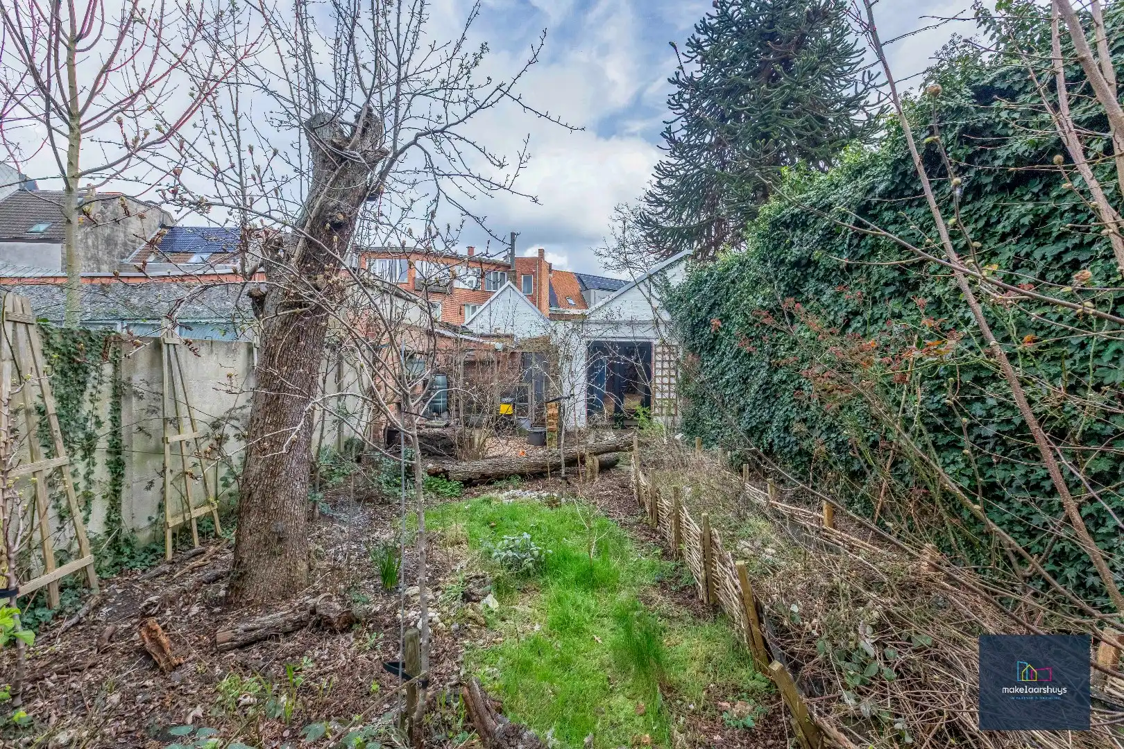 Woning met 3 slaapkamers en verrassende tuin met bijgebouwen foto 11