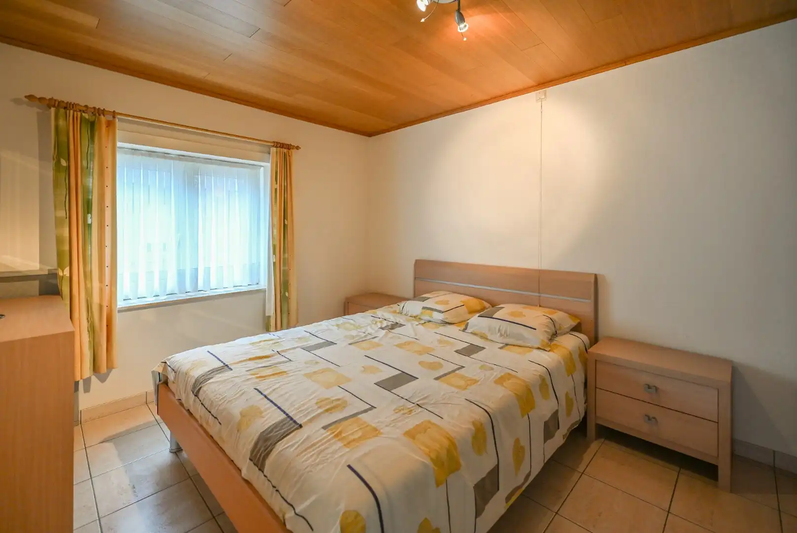 Centraal gelegen woning met 2 slaapkamers, tuin en garage foto 11