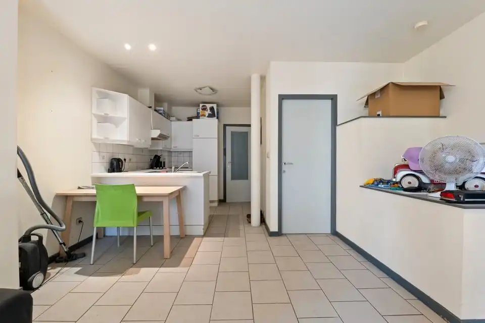 KNAP HANDELSPAND MET TWEE APART VERHUURDE APPARTEMENTEN IN HET CENTRUM VAN SINT-TRUIDEN foto 21