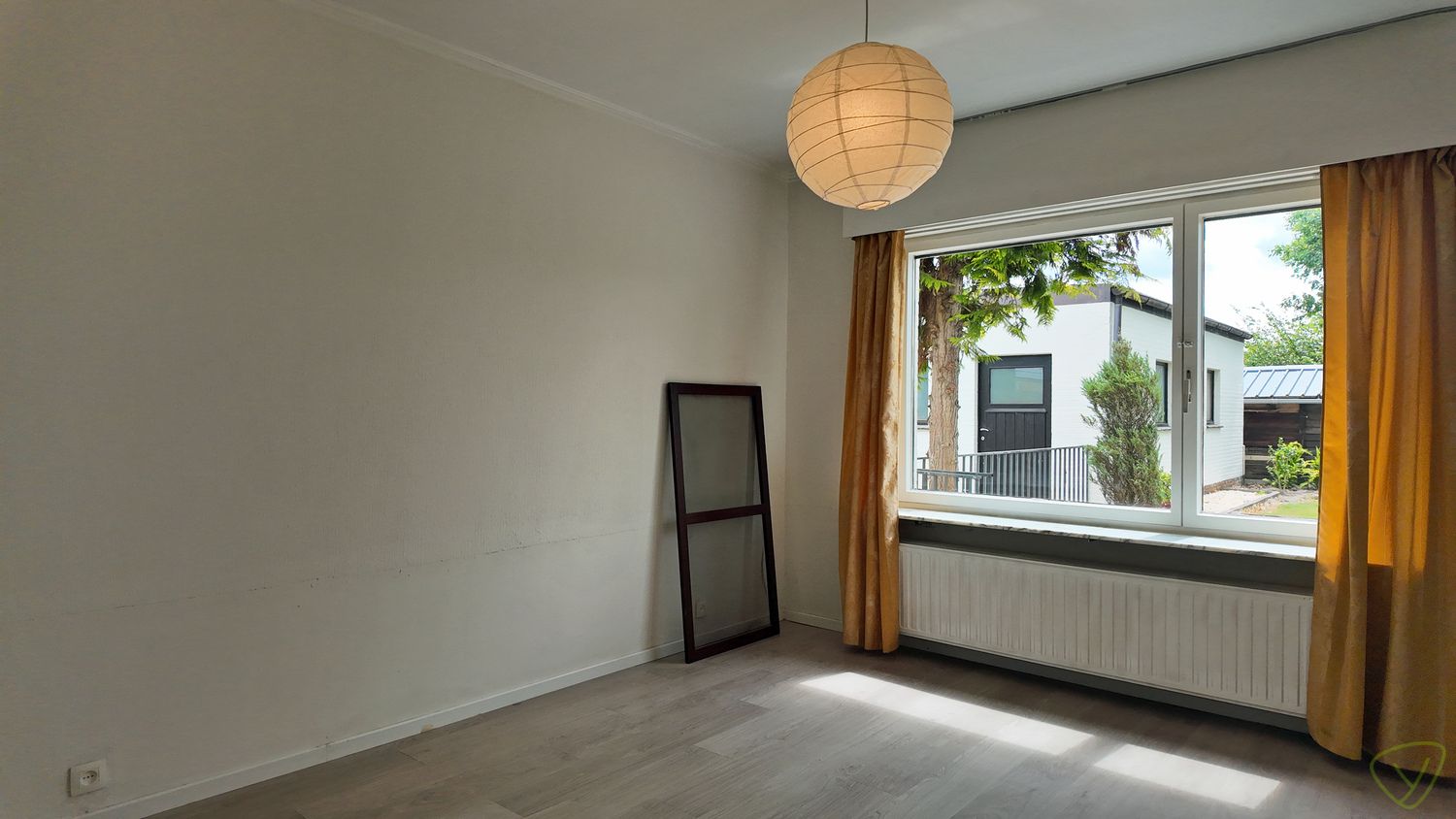 Ruime alleenstaande woning in een rustige buurt met grote tuin! foto 8