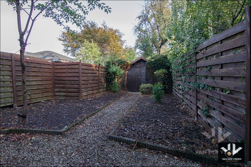 Charmante en verzorgde rijwoning met gezellig stadstuintje en 2 parkeerplaatsen in hartje Runkst foto 34